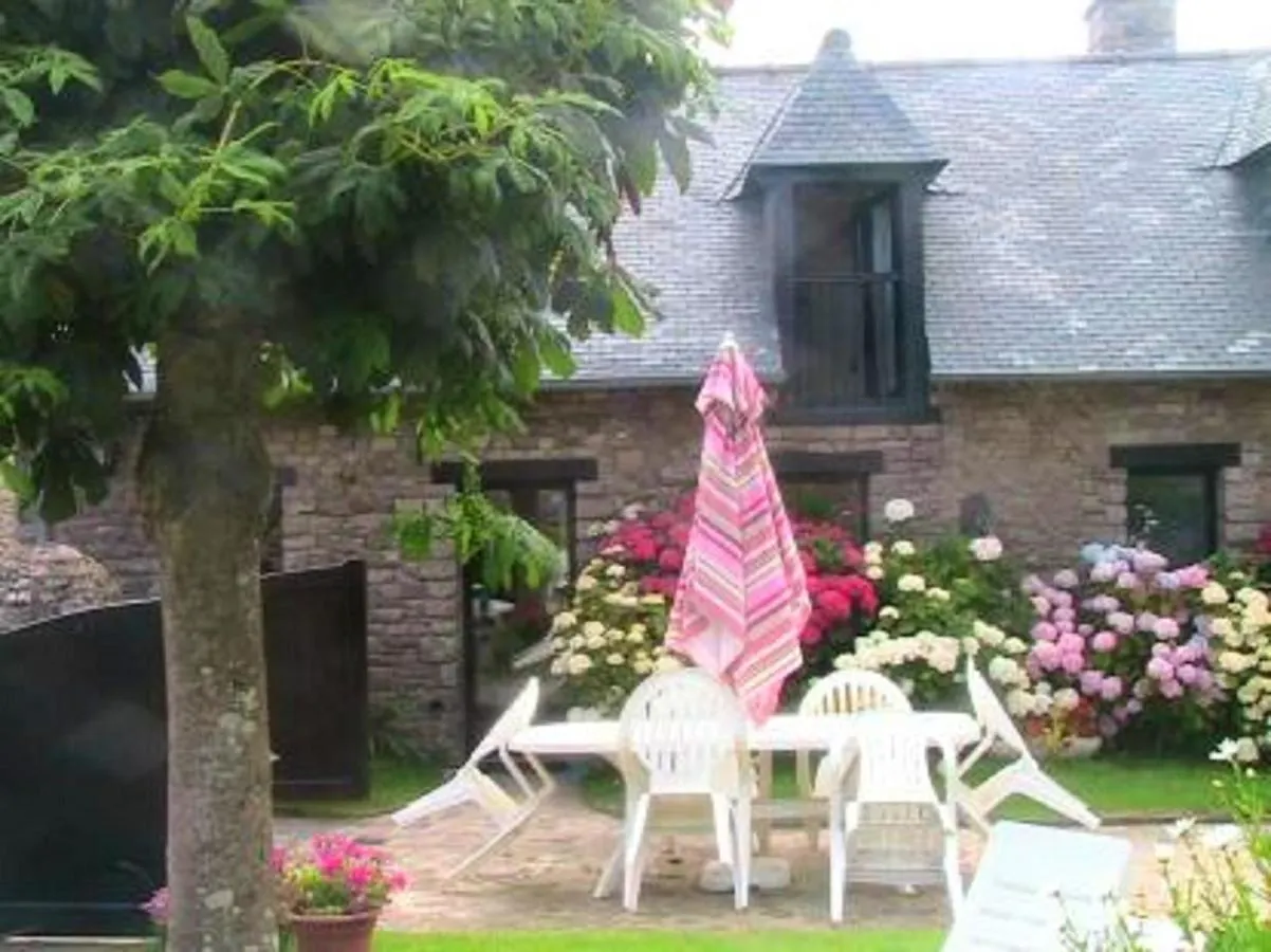 Maison de 2 chambres avec jardin clos et wifi a Plehedel a 5 km de la plage